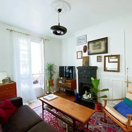Bright Apt In Montmartre
